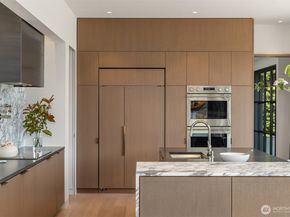 10555 NE Seaborn Road, Bainbridge Island WA 98110