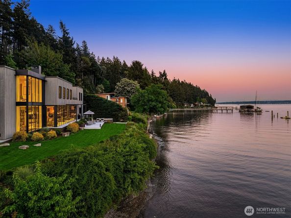 10555 NE Seaborn Road, Bainbridge Island WA 98110