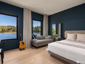 10555 NE Seaborn Road, Bainbridge Island WA 98110