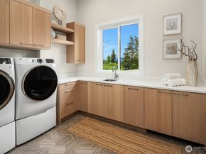 16390 NE 1st Street, Bellevue WA 98008