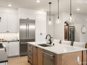 14802 NE 149th Place 20, Woodinville WA 98072