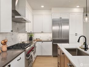 14802 NE 149th Place 20, Woodinville WA 98072