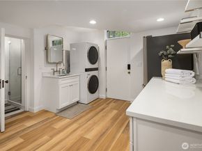1105 Shenandoah Drive E, Seattle WA 98112