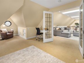 1105 Shenandoah Drive E, Seattle WA 98112