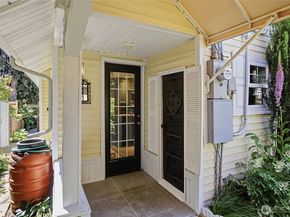 1528 1st Avenue W, Seattle WA 98119
