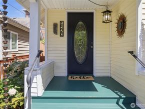 1528 1st Avenue W, Seattle WA 98119