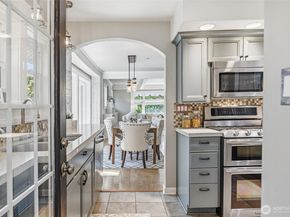 1528 1st Avenue W, Seattle WA 98119