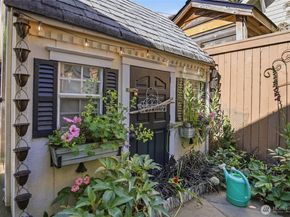 1528 1st Avenue W, Seattle WA 98119