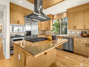 7003 117th Place NE, Kirkland WA 98033