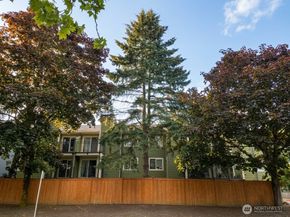12511 SE 41st Place A301, Bellevue WA 98006