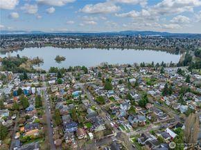 713 B N 70th Street, Seattle WA 98103