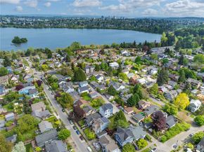 713 B N 70th Street, Seattle WA 98103