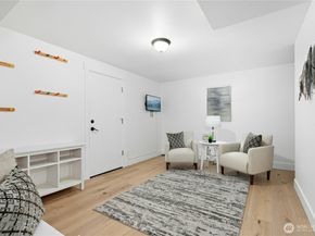 1310 121st Avenue SE, Bellevue WA 98005