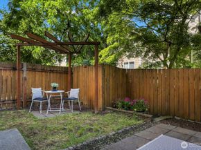 9236 Interlake Avenue N B, Seattle WA 98103