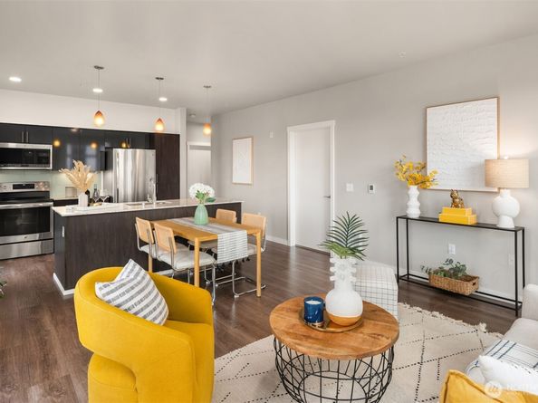 1085 103rd Avenue NE 328, Bellevue WA 98004