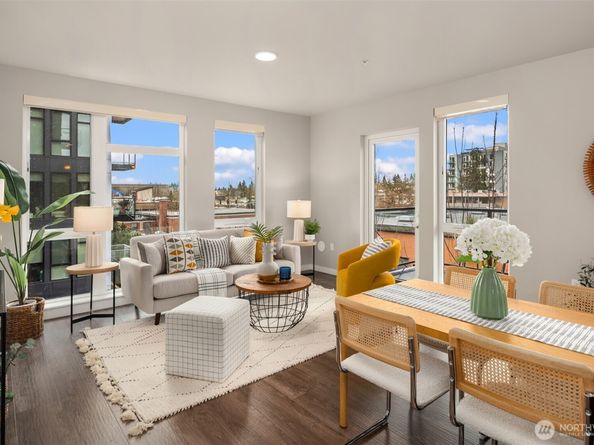 1085 103rd Avenue NE 328, Bellevue WA 98004
