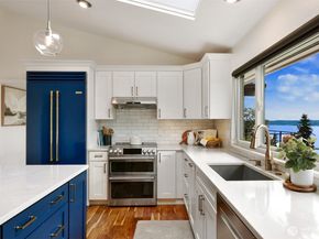10960 39th Avenue SW, Seattle WA 98146