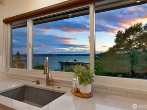 10960 39th Avenue SW, Seattle WA 98146