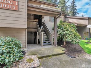 19115 Ballinger Way NE 102, Lake Forest Park WA 98155