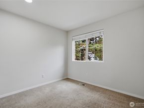 23302 57th Avenue S 40, Kent WA 98032