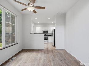 23302 57th Avenue S 40, Kent WA 98032
