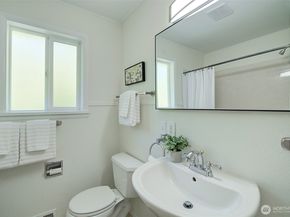 15524 Midvale Avenue N, Shoreline WA 98133