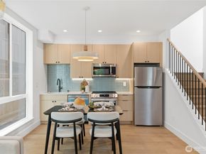 6221 9th Avenue NE, Seattle WA 98115