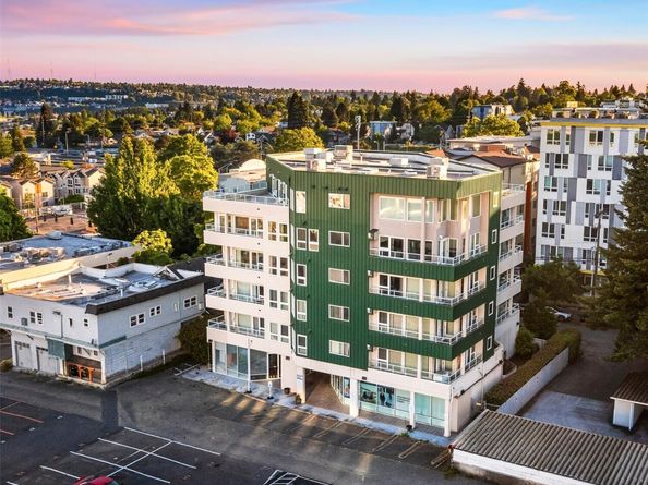 4528 8th Avenue NE 3C, Seattle WA 98105