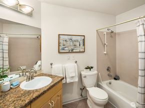 4528 8th Avenue NE 3C, Seattle WA 98105