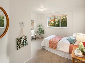 4528 8th Avenue NE 3C, Seattle WA 98105