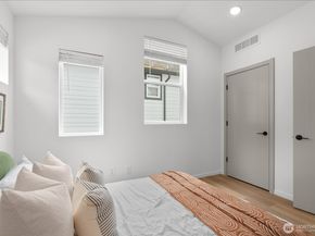 10338 Wallingford Avenue N B, Seattle WA 98133