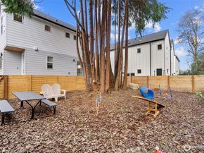 10338 Wallingford Avenue N B, Seattle WA 98133