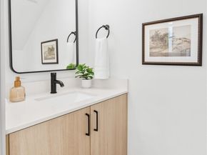 10338 Wallingford Avenue N B, Seattle WA 98133