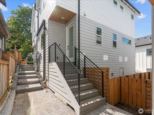 10338 Wallingford Avenue N B, Seattle WA 98133