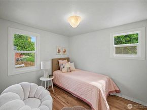 15504 11th Avenue NE, Shoreline WA 98155