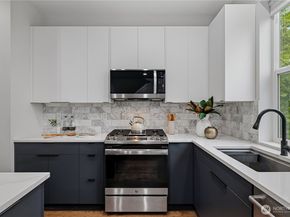 14590 36th Avenue NE, Lake Forest Park WA 98155