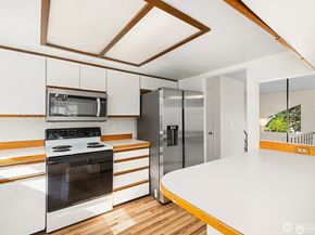 14221 SE 10th Place, Bellevue WA 98007
