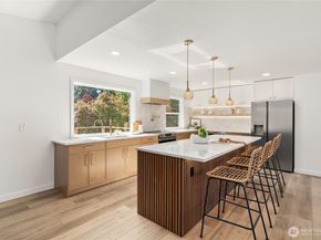 32007 28th Avenue SW, Federal Way WA 98023