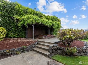 22525 10th Avenue S, Des Moines WA 98198