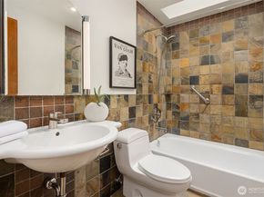 10020 NE 27th Street, Bellevue WA 98004