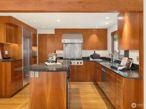 10020 NE 27th Street, Bellevue WA 98004