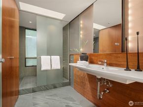 10020 NE 27th Street, Bellevue WA 98004