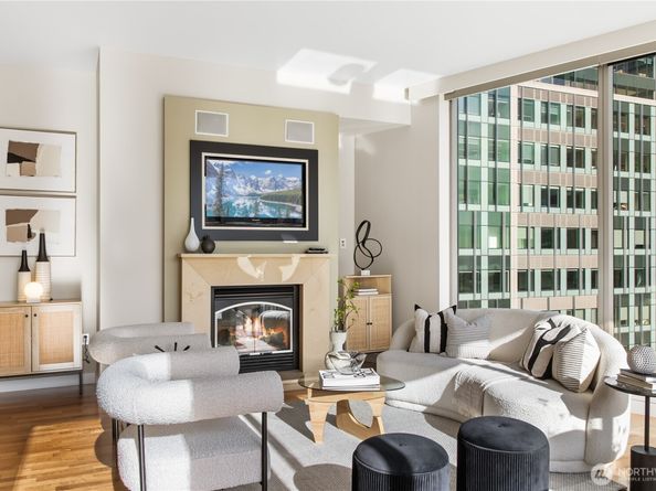 10650 NE 9th Place 2122, Bellevue WA 98004