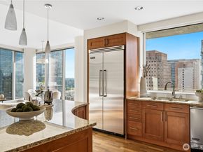10650 NE 9th Place 2122, Bellevue WA 98004