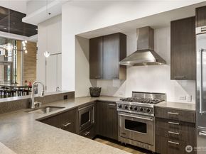 10650 NE 9th Place 2122, Bellevue WA 98004
