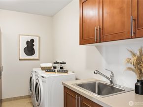 10650 NE 9th Place 2122, Bellevue WA 98004