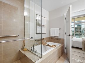 10650 NE 9th Place 2122, Bellevue WA 98004