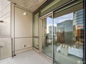10650 NE 9th Place 2122, Bellevue WA 98004