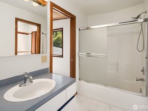 4835 Forest Avenue SE, Mercer Island WA 98040