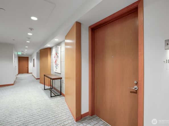 909 5th Avenue 1103, Seattle WA 98164